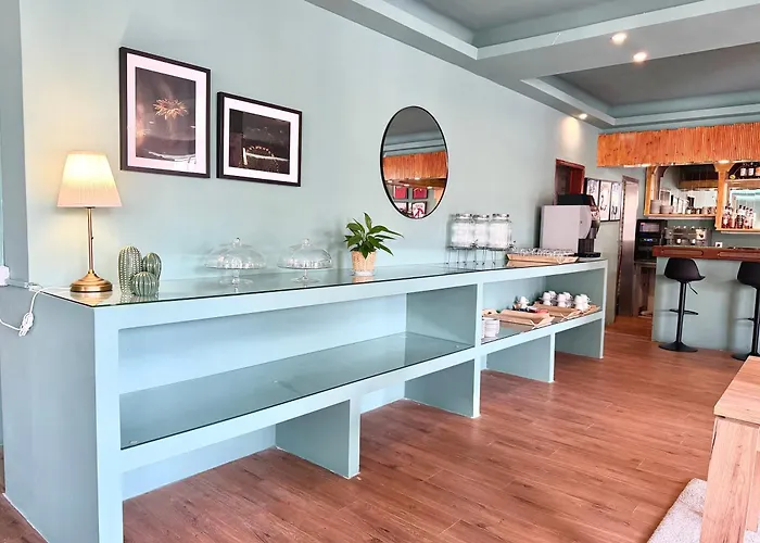 Vilamoura hotels near Falesia Beach