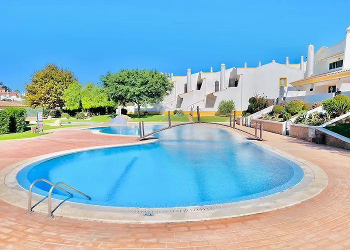 Beautiful Vila Rafaella, walk distance to beaches Albufeira privato