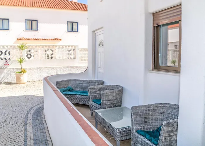#035 2Br Oura Village Pool & Prime Location Albufeira