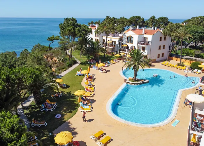 Hoteles cerca de Restos del muro del castillo