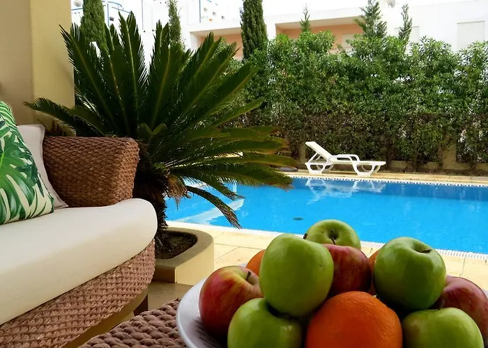 Villa Moments - Guest House Portimao With a Casino