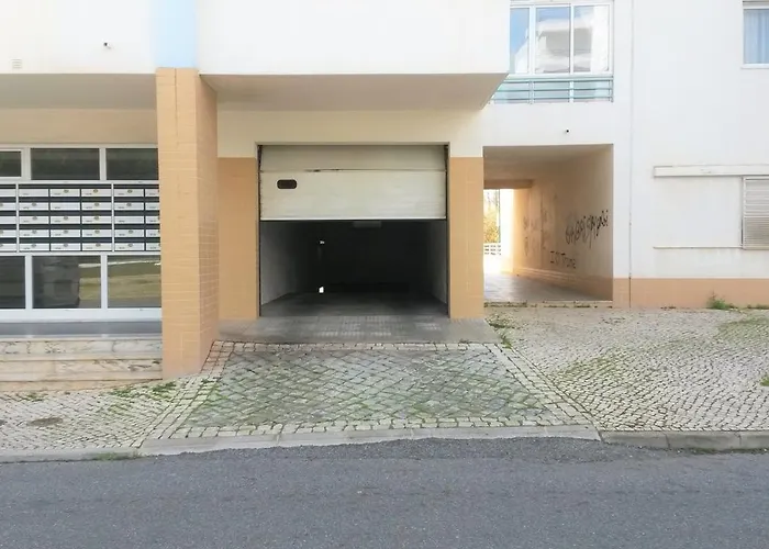 COLINA FÉRIAS- Garagem&WIFI Quarteira