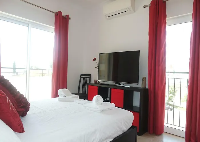 C04 - Pool View 3 Bed Apartment Lagos che accetta animali
