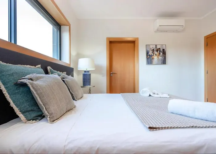 Oceanview Luxury Stunning Views And Pool Apartamento Olhão aceita animais de estimação